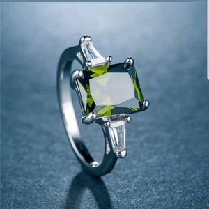 New beuatiful staped s925 peridot ring